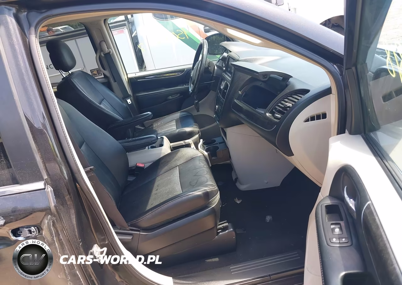 2015 Chrysler Town & Country Touring VIN:2C4RC1BG4FR664914 - 5