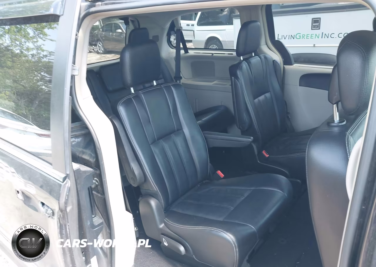 2015 Chrysler Town & Country Touring VIN:2C4RC1BG4FR664914 - 8