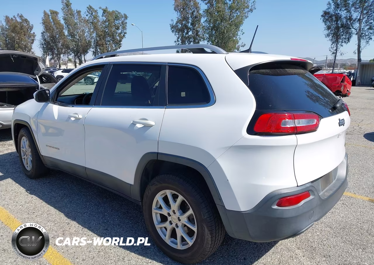 2018 Jeep Cherokee Latitude Fwd VIN:1C4PJLCB2JD524321 - 3