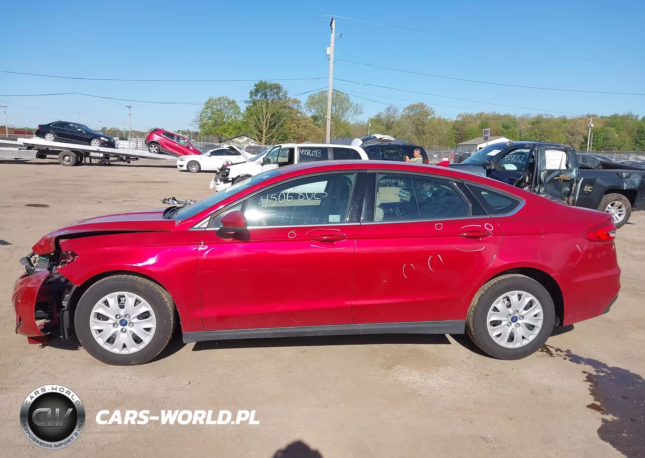 2020 Ford Fusion S VIN:3FA6P0G75LR162824 - 15