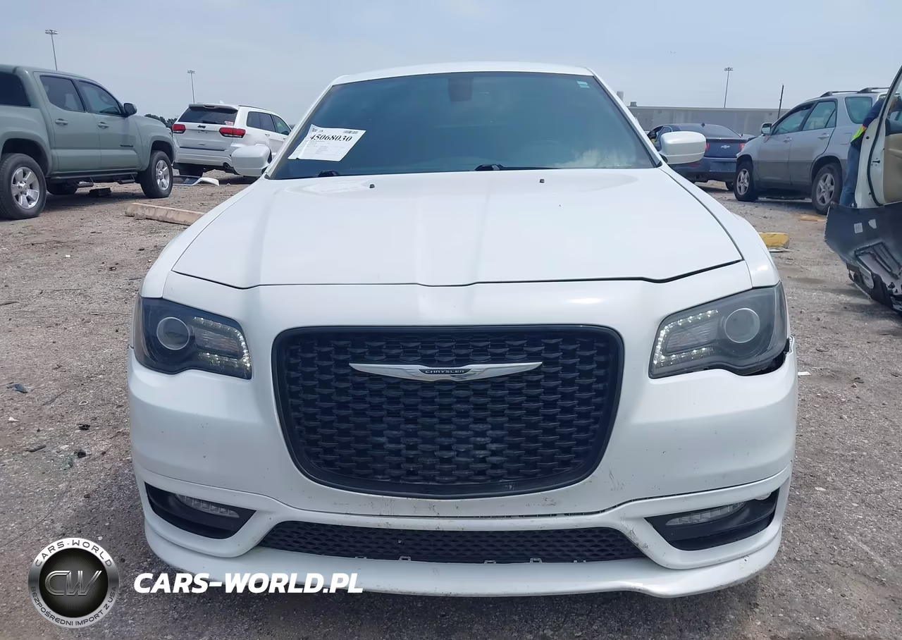 2019 Chrysler 300 300S VIN:2C3CCABG7KH659104 - 13