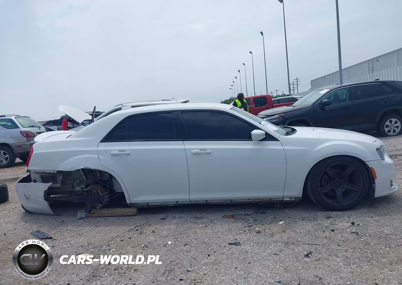 2019 Chrysler 300 300S VIN:2C3CCABG7KH659104 - 14