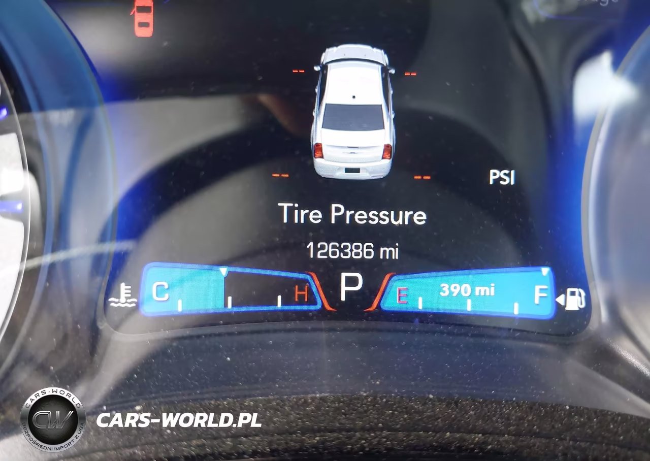 2019 Chrysler 300 300S VIN:2C3CCABG7KH659104 - 16