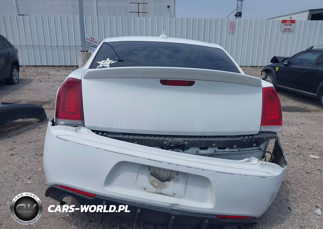 2019 Chrysler 300 300S VIN:2C3CCABG7KH659104 - 17