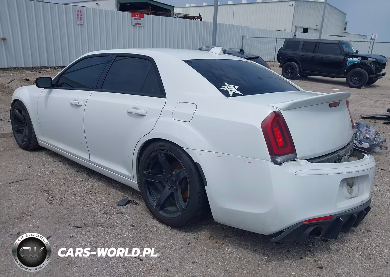 2019 Chrysler 300 300S VIN:2C3CCABG7KH659104 - 3