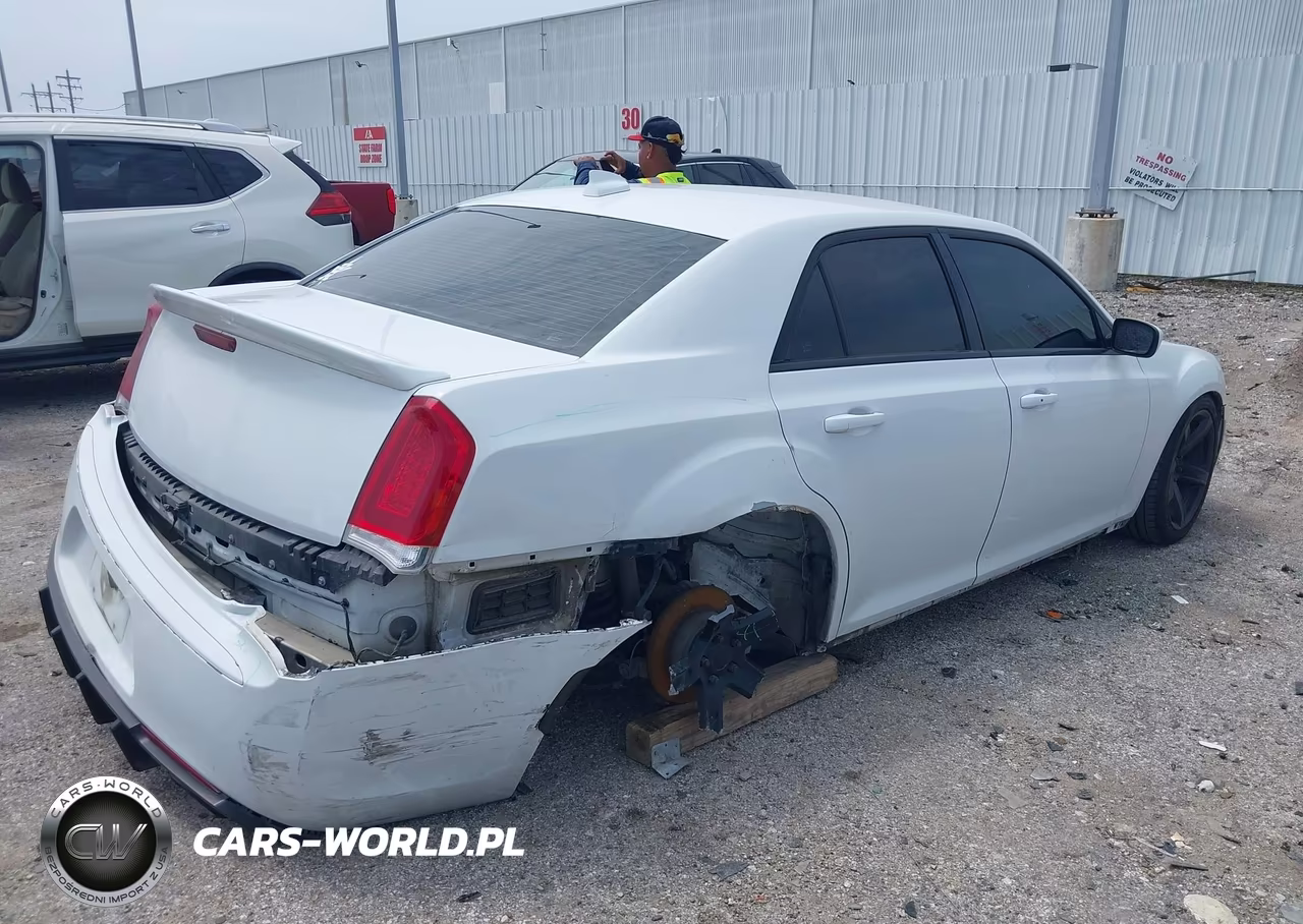2019 Chrysler 300 300S VIN:2C3CCABG7KH659104 - 4