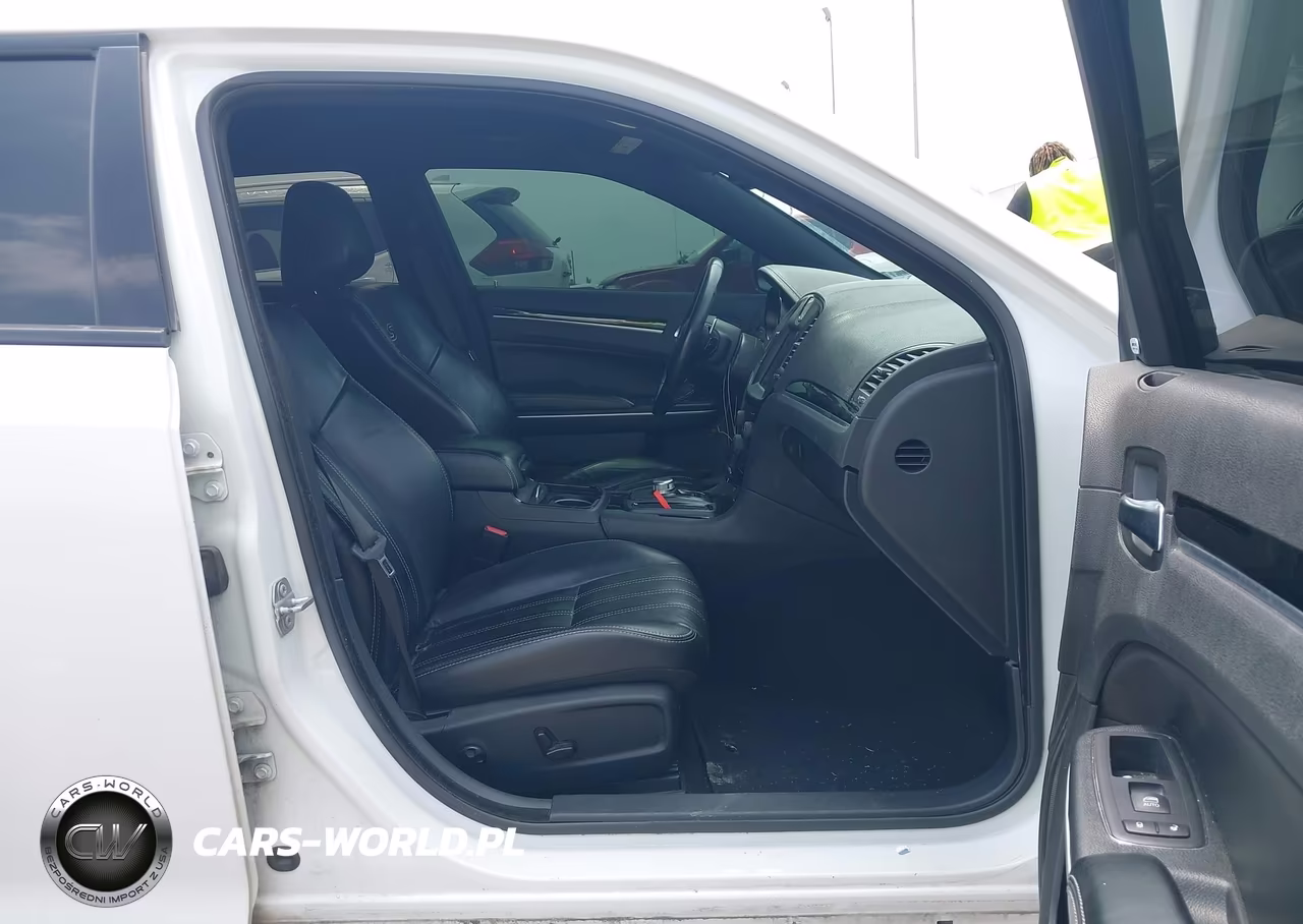 2019 Chrysler 300 300S VIN:2C3CCABG7KH659104 - 5