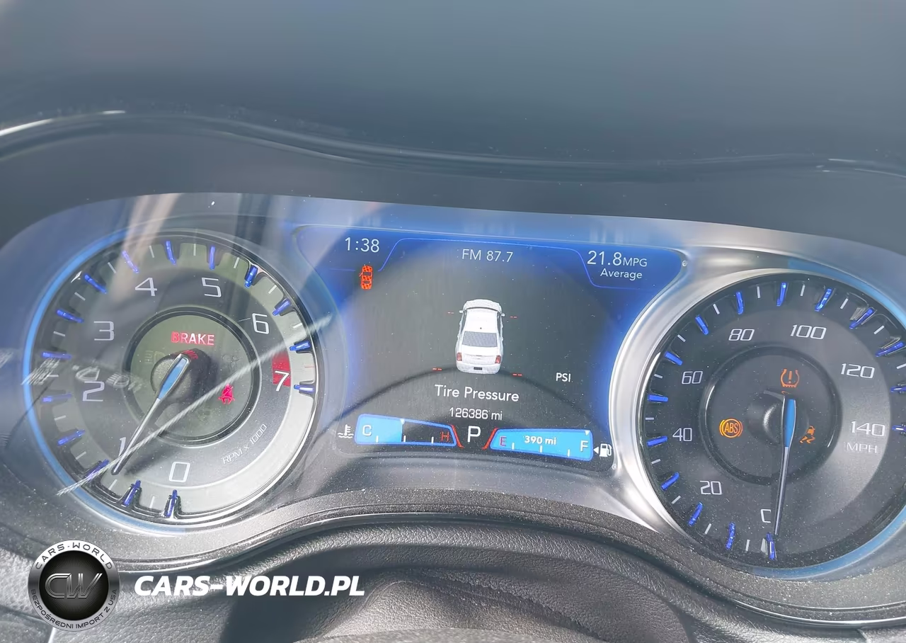 2019 Chrysler 300 300S VIN:2C3CCABG7KH659104 - 7