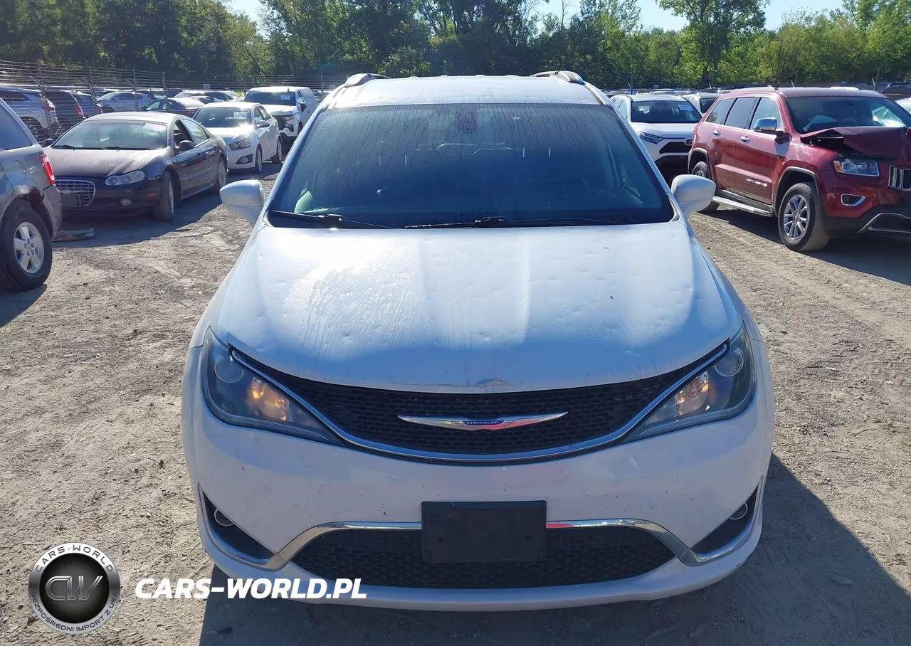 2018 Chrysler Pacifica Touring L VIN:2C4RC1BG4JR158170 - 12