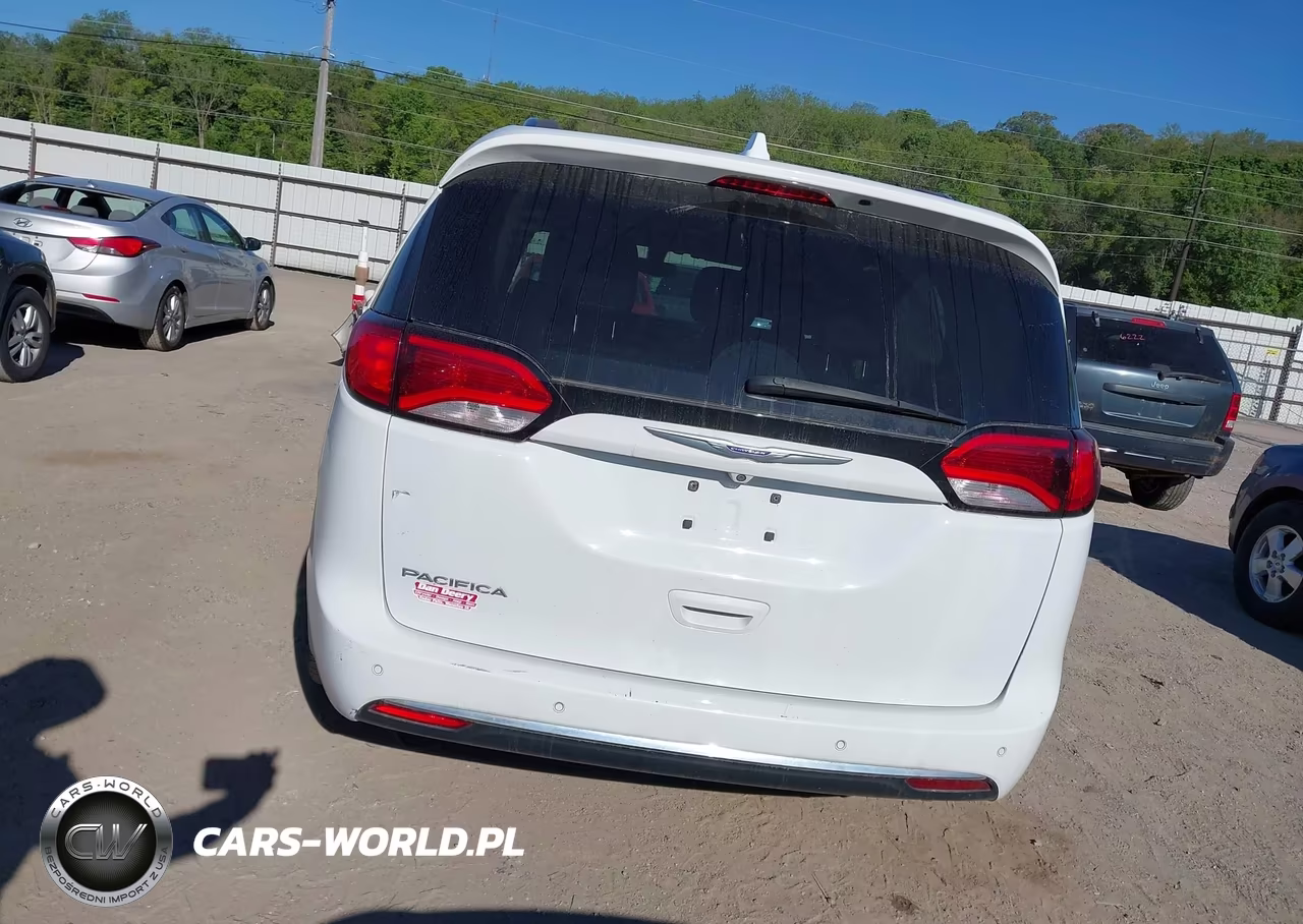 2018 Chrysler Pacifica Touring L VIN:2C4RC1BG4JR158170 - 16