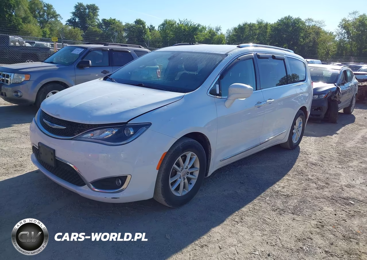 2018 Chrysler Pacifica Touring L VIN:2C4RC1BG4JR158170 - 2