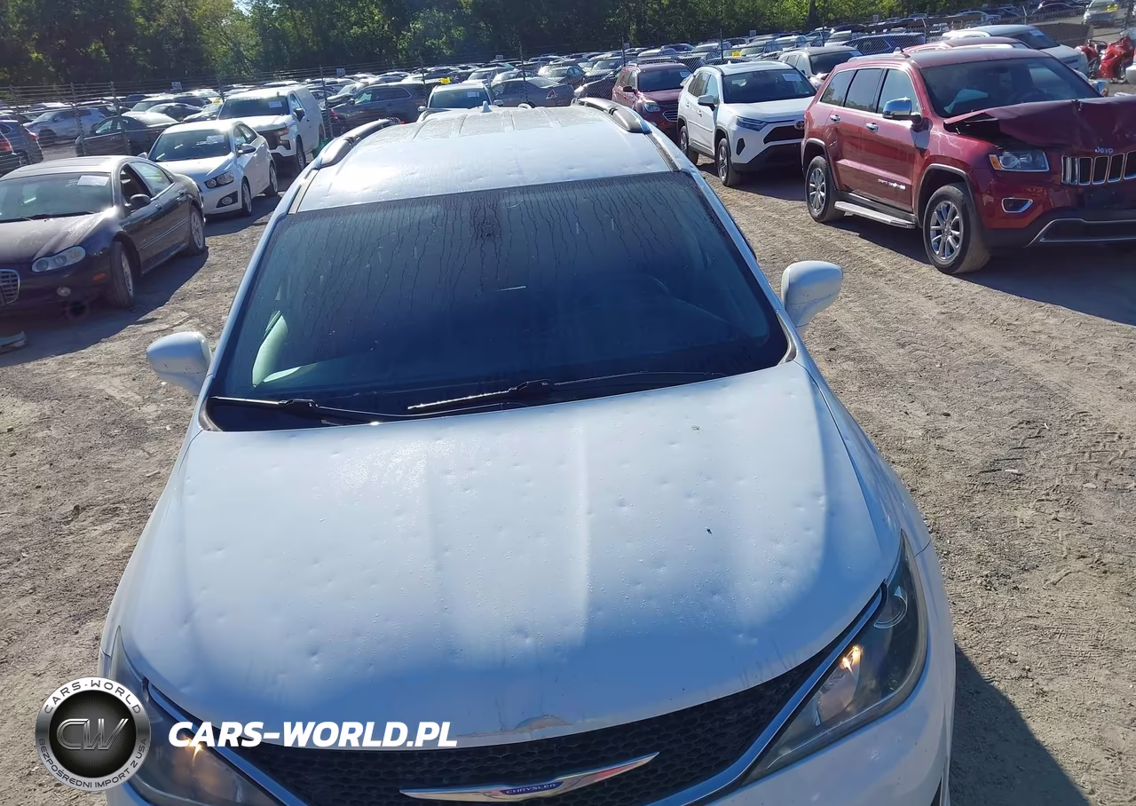 2018 Chrysler Pacifica Touring L VIN:2C4RC1BG4JR158170 - 6