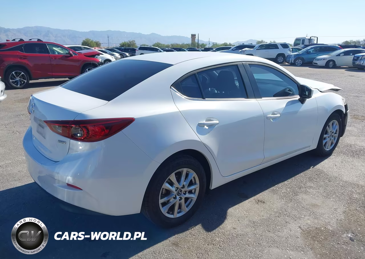 2018 Mazda Mazda3 Sport VIN:3MZBN1U74JM198357 - 4
