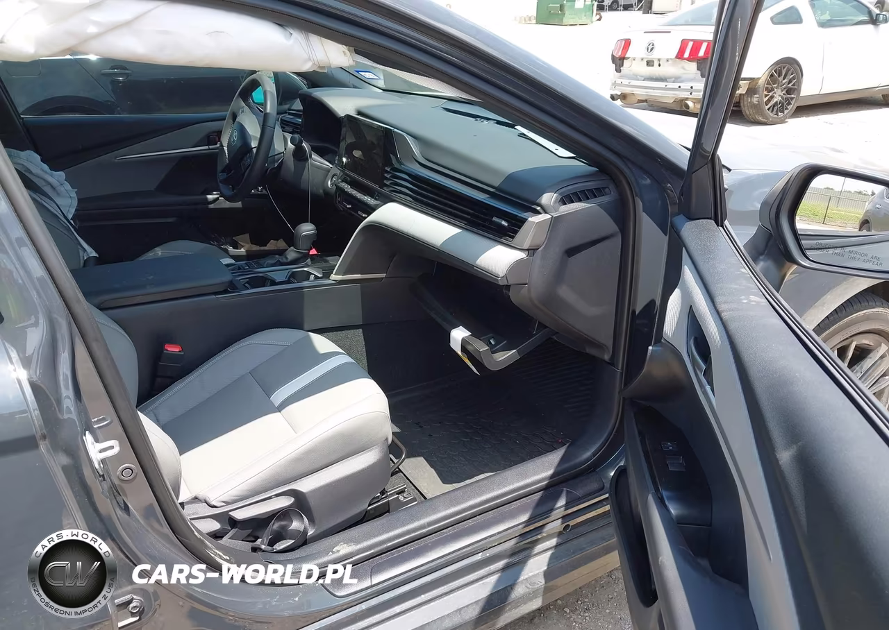 2025 Toyota Camry Se VIN:4T1DAACK9SU604896 - 5