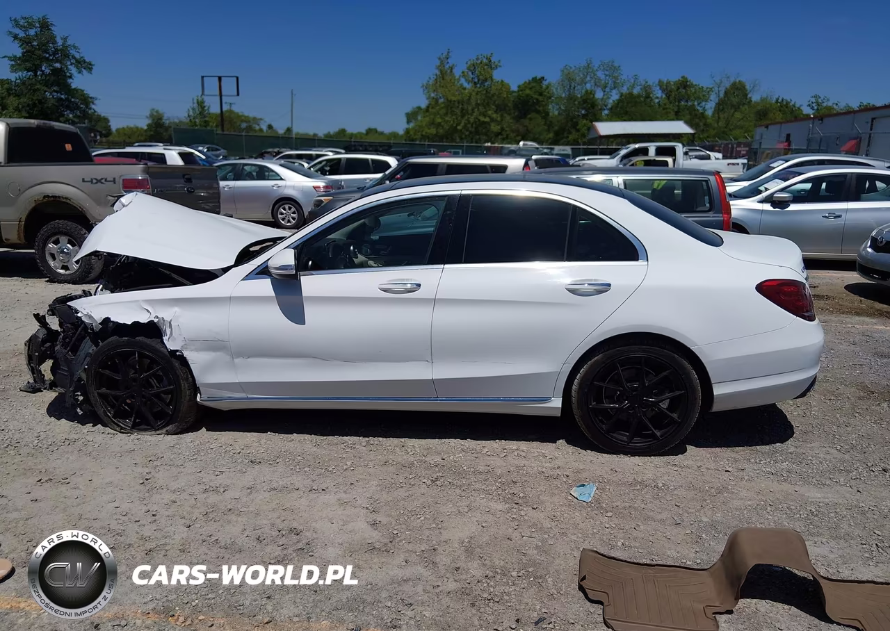 2015 Mercedes-Benz C 300 Luxury 4Matic VIN:55SWF4KB8FU016826 - 14