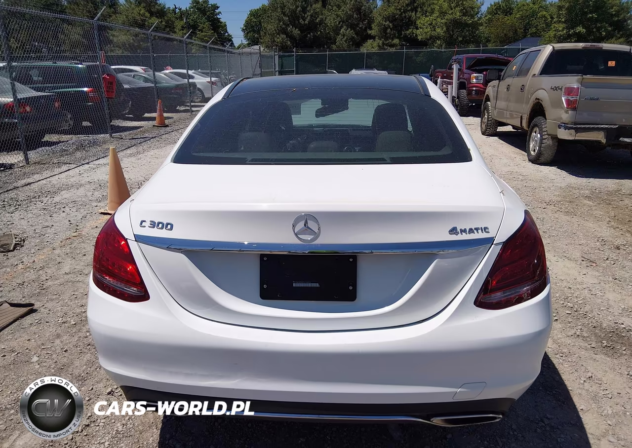 2015 Mercedes-Benz C 300 Luxury 4Matic VIN:55SWF4KB8FU016826 - 16