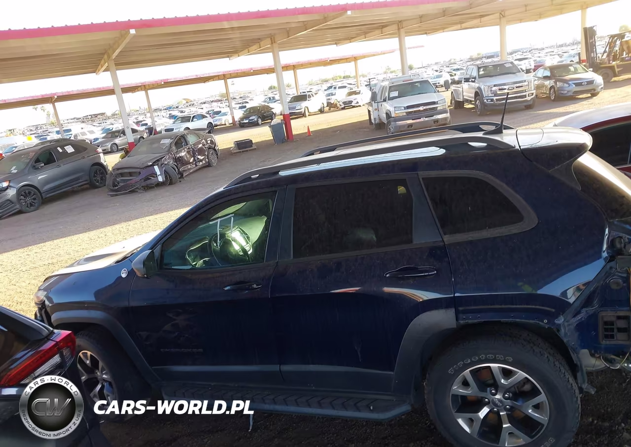 2016 Jeep Cherokee Trailhawk VIN:1C4PJMBS1GW122939 - 15