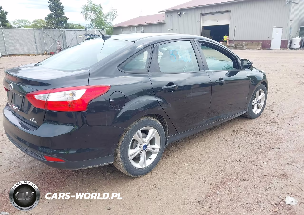 2014 Ford Focus Se VIN:1FADP3F29EL216853 - 4
