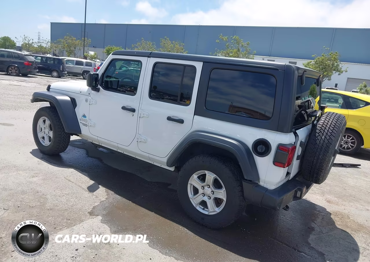 2021 Jeep Wrangler Unlimited Sport S 4X4 VIN:1C4HJXDG2MW523703 - 3