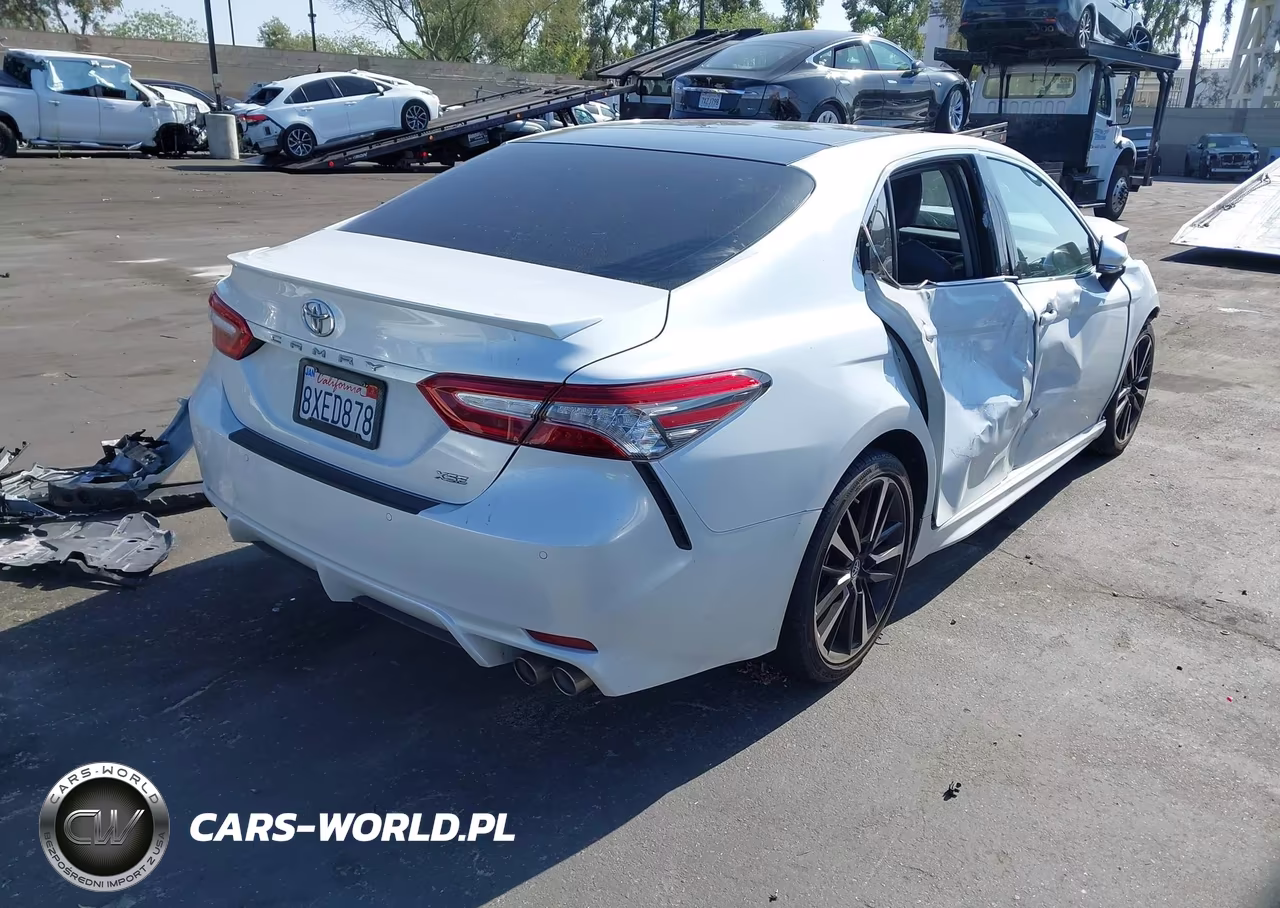 2018 Toyota Camry Xse VIN:4T1B61HK8JU059502 - 4
