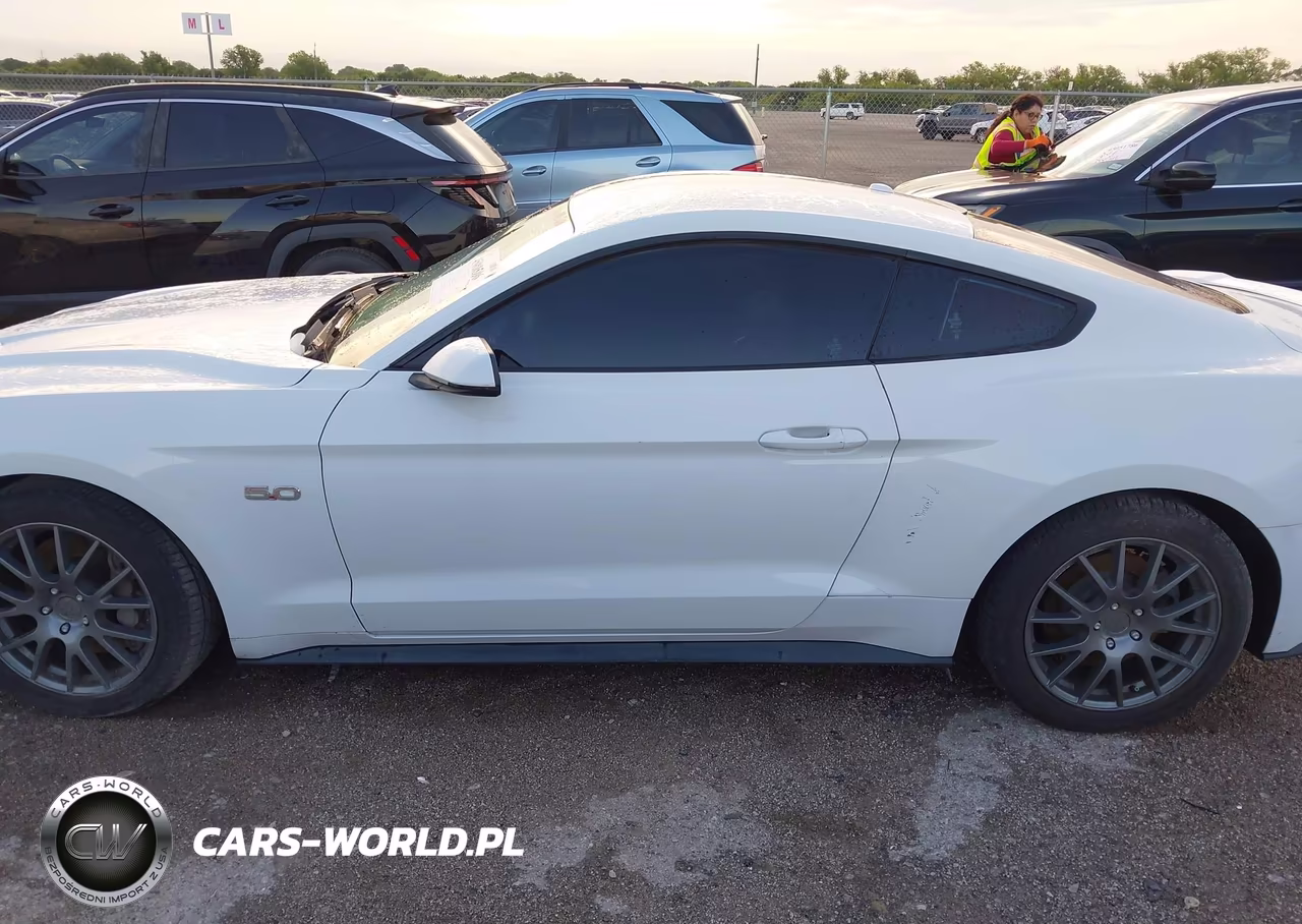 2018 Ford Mustang Gt Premium VIN:1FA6P8CF2J5136340 - 14