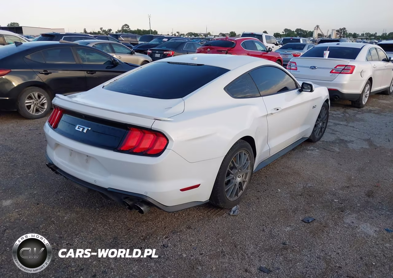 2018 Ford Mustang Gt Premium VIN:1FA6P8CF2J5136340 - 4