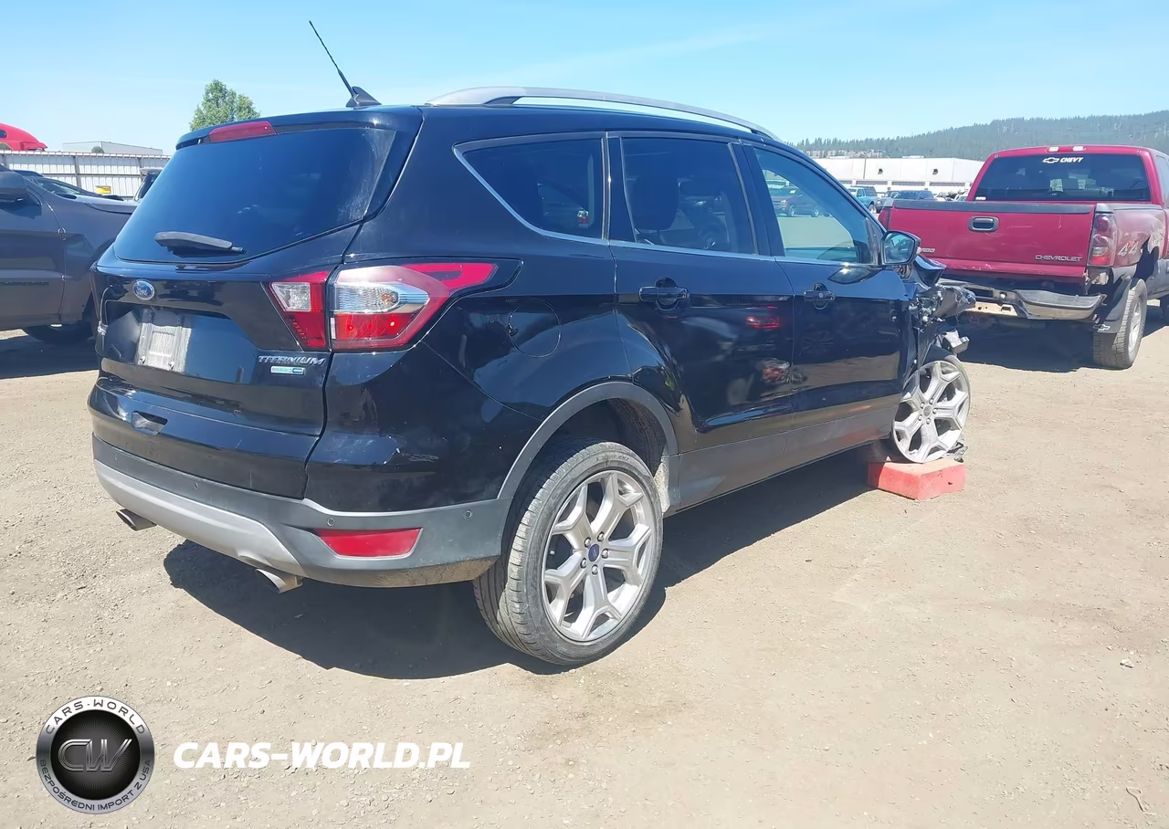 2019 Ford Escape Titanium VIN:1FMCU9J96KUB36403 - 4