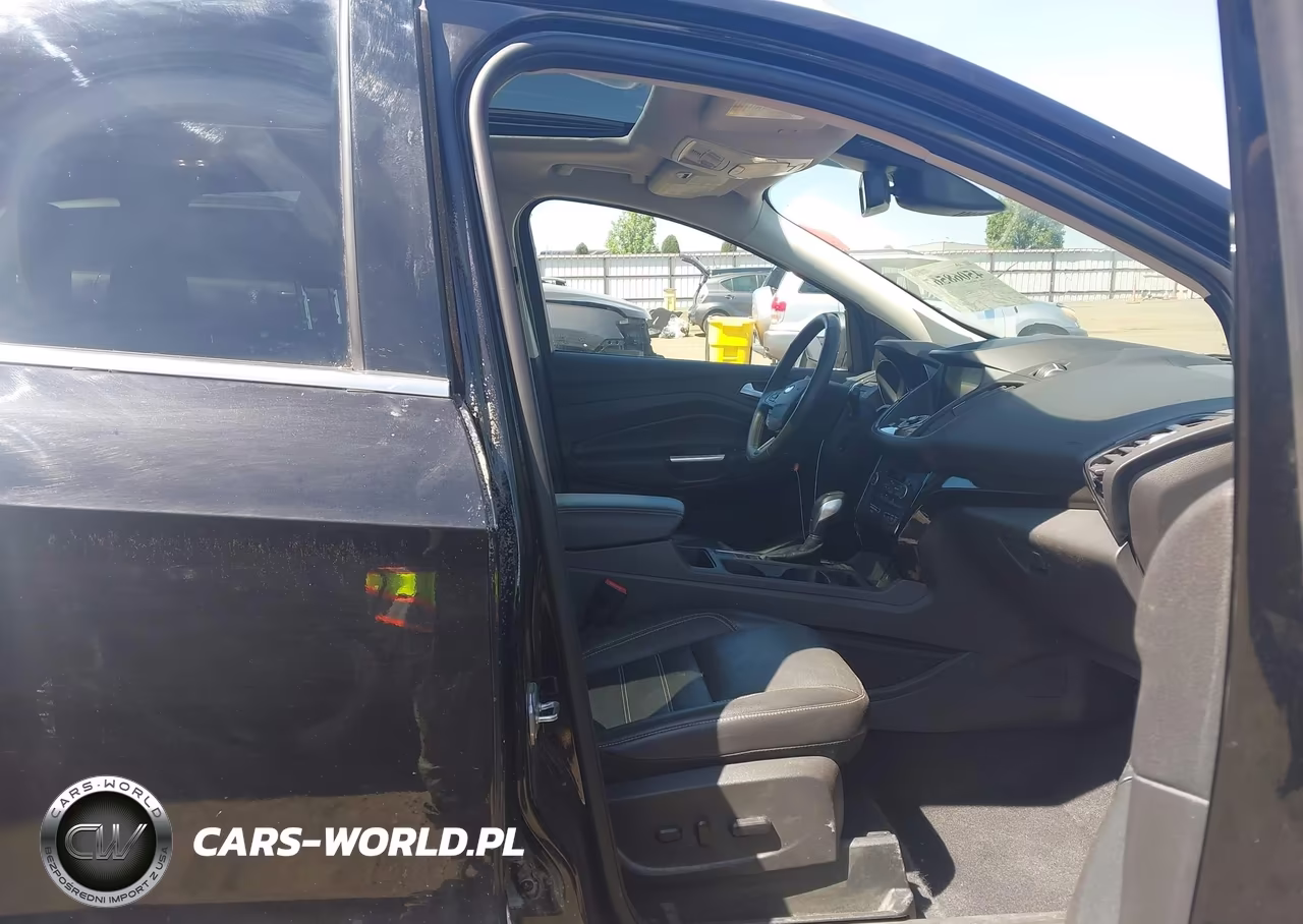 2019 Ford Escape Titanium VIN:1FMCU9J96KUB36403 - 5