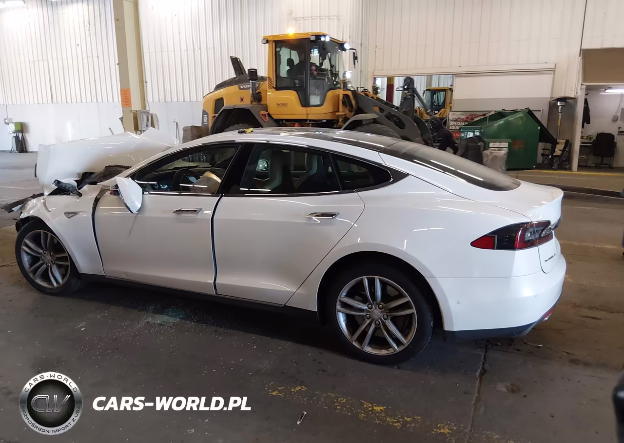 2014 Tesla Model S P85 VIN:5YJSA1H13EFP63681 - 15