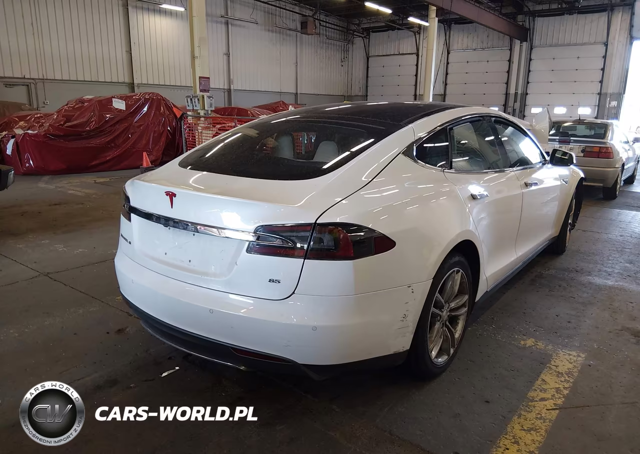 2014 Tesla Model S P85 VIN:5YJSA1H13EFP63681 - 4
