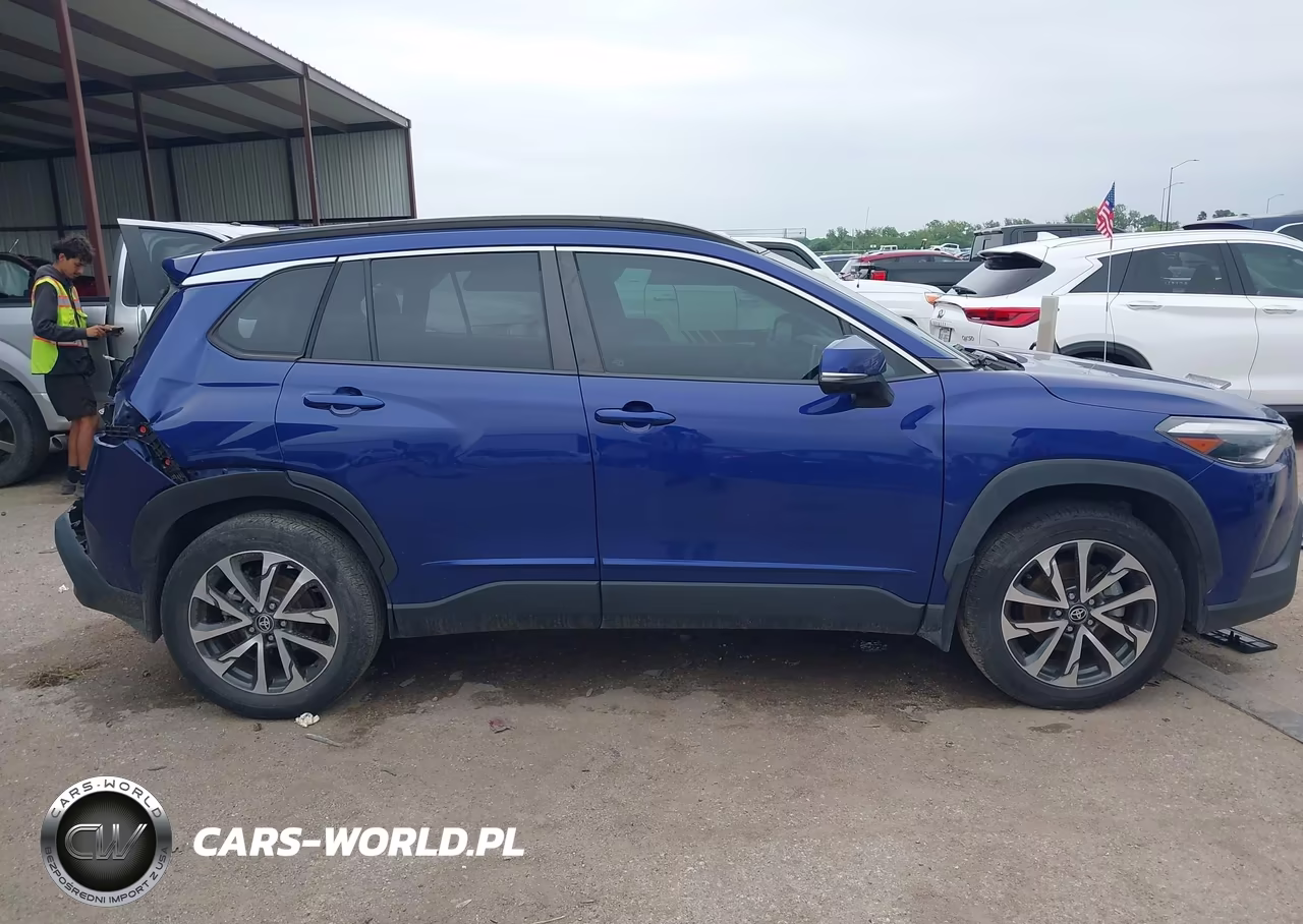 2022 Toyota Corolla Cross Xle VIN:7MUDAAAG8NV009362 - 13