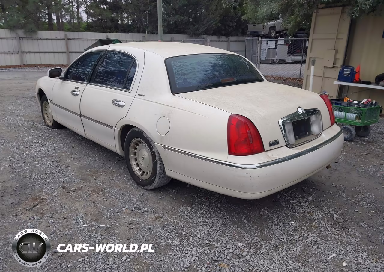 1999 Lincoln Town Car Executive VIN:1LNHM81W0XY673337 - 3