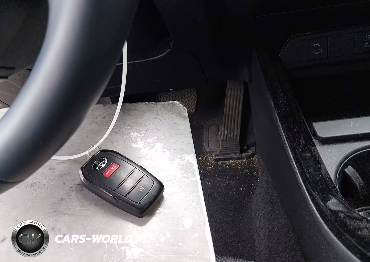 2026 Toyota Prius Le VIN:JTDACAAU8T3066849 - 11