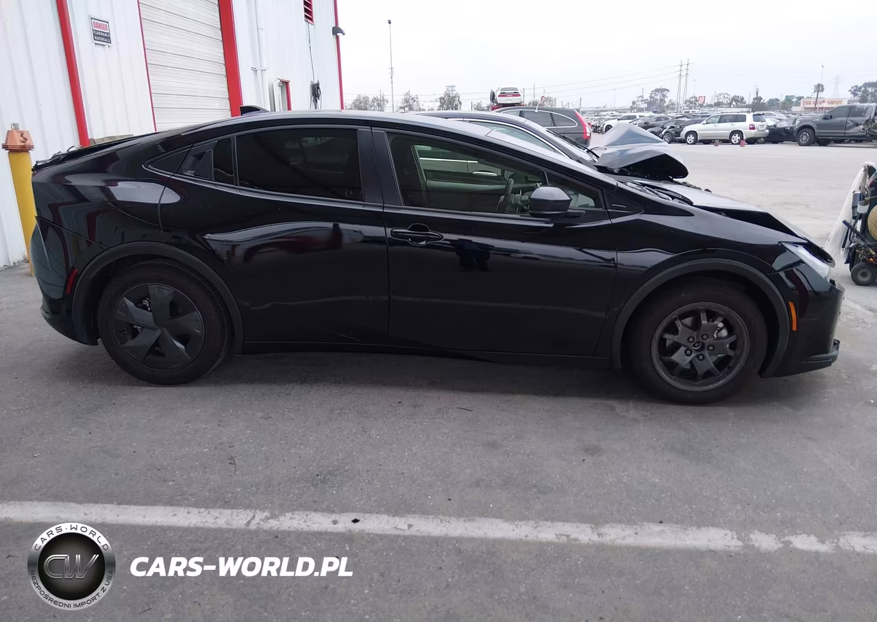2026 Toyota Prius Le VIN:JTDACAAU8T3066849 - 13