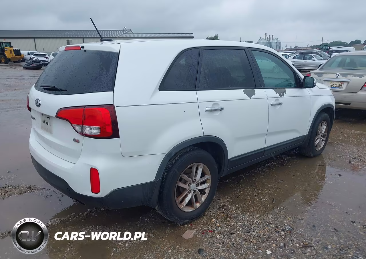 2015 Kia Sorento Lx VIN:5XYKT3A63FG615021 - 4