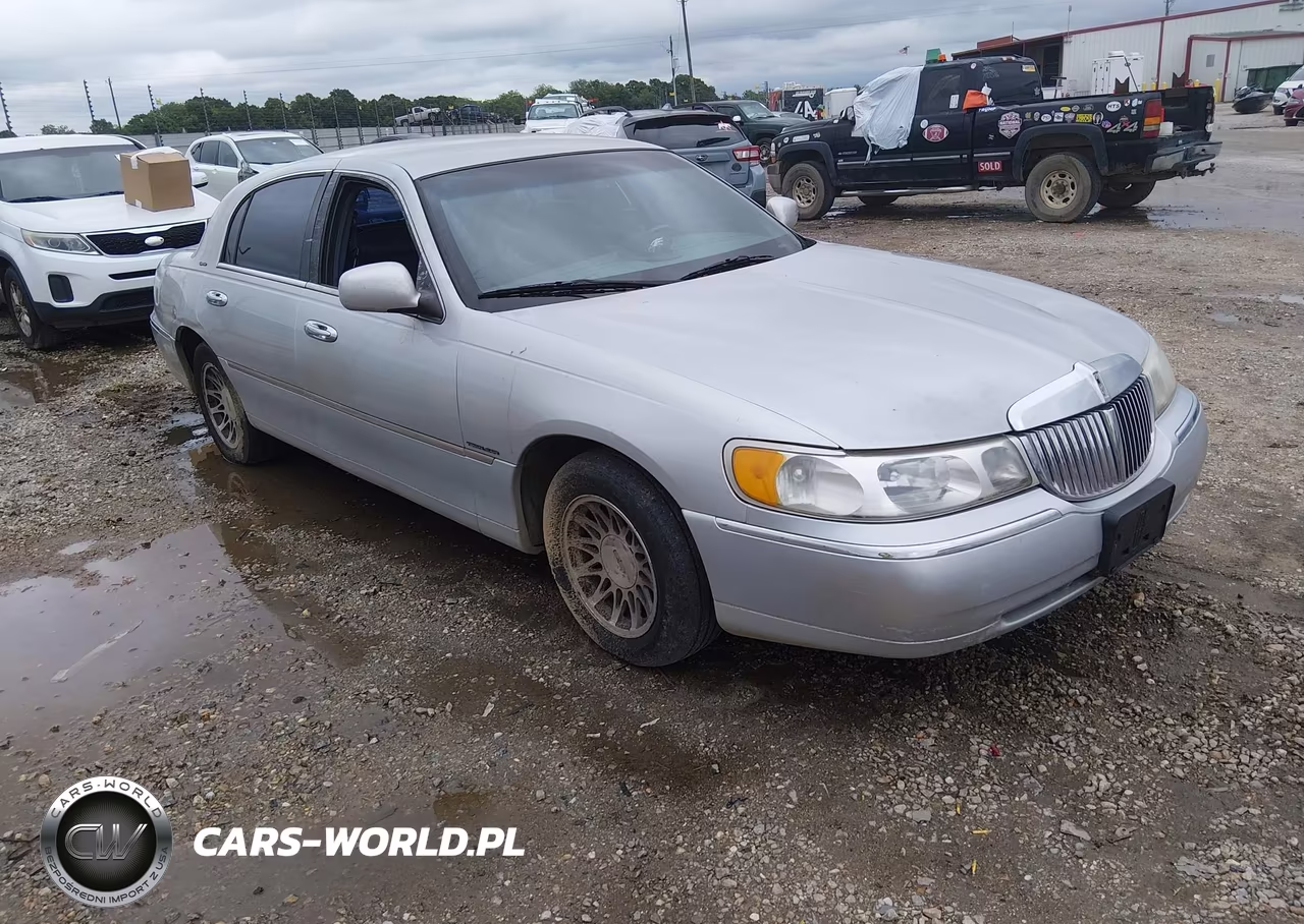 2001 Lincoln Town Car Signature