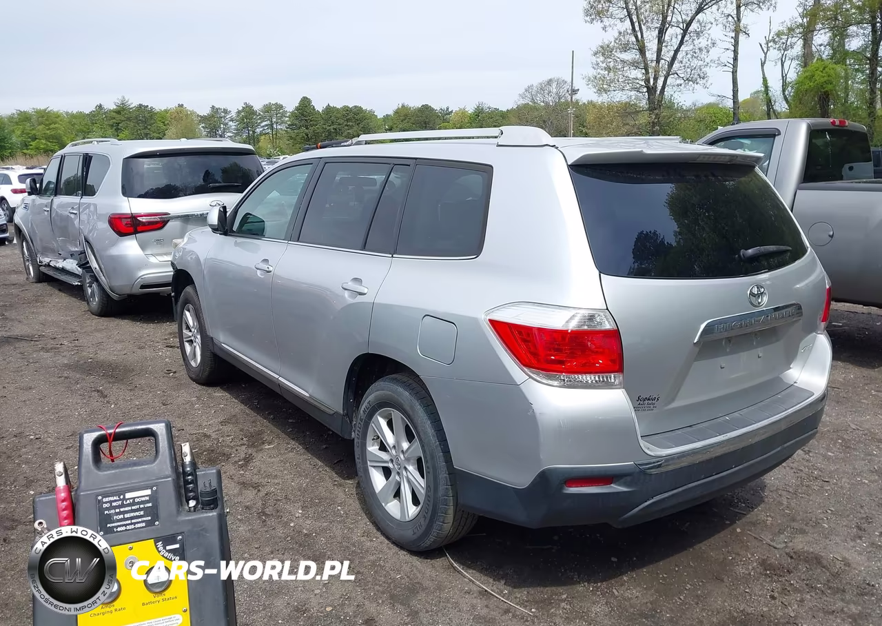 2013 Toyota Highlander Base V6 VIN:5TDBK3EH2DS213148 - 3