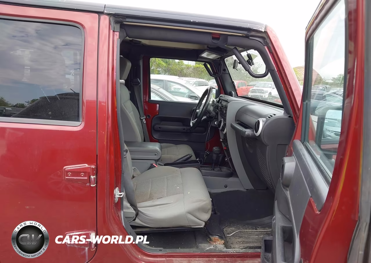 2008 Jeep Wrangler Unlimited Sahara VIN:1J4GA59128L632684 - 5