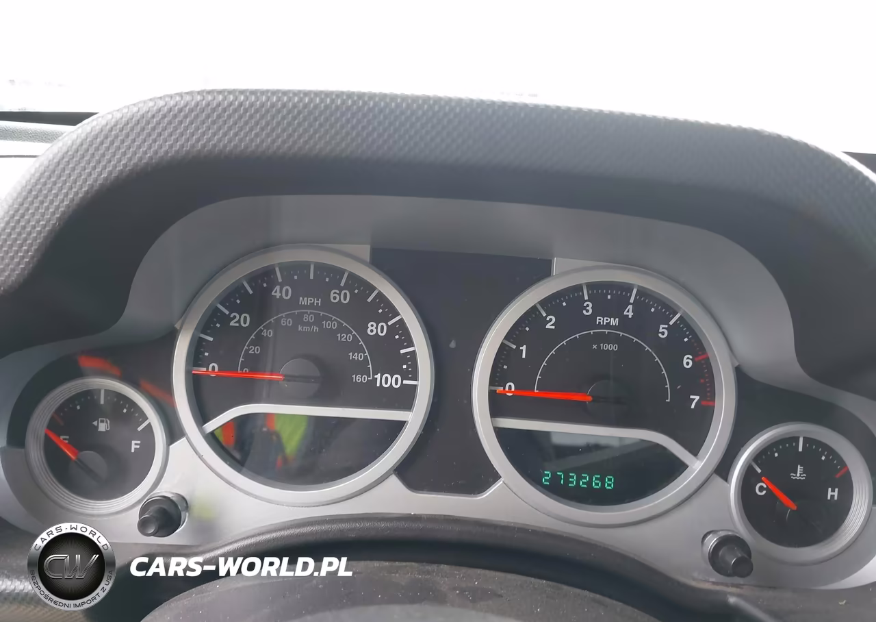 2008 Jeep Wrangler Unlimited Sahara VIN:1J4GA59128L632684 - 7