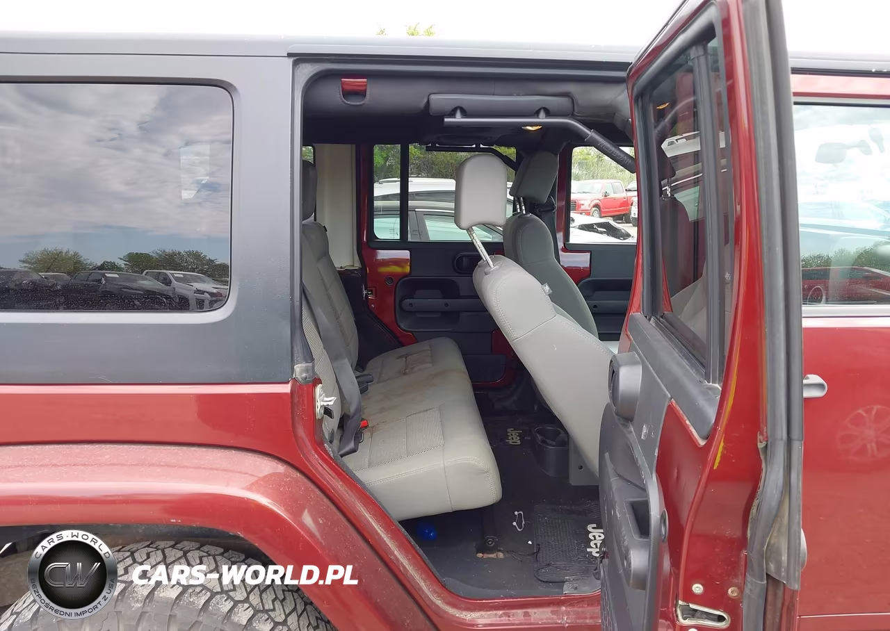 2008 Jeep Wrangler Unlimited Sahara VIN:1J4GA59128L632684 - 8