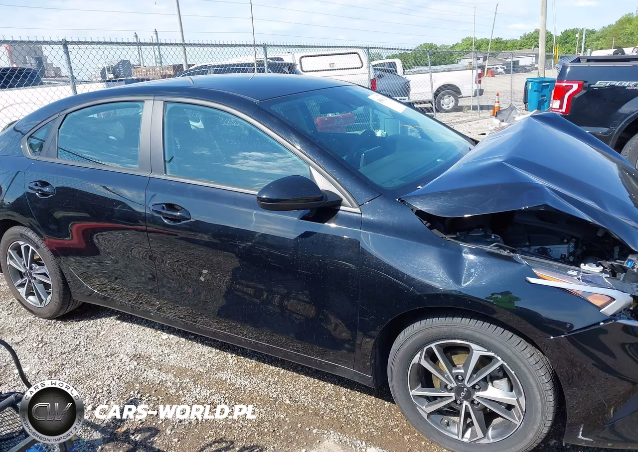 2023 Kia Forte Lxs VIN:3KPF24AD0PE563225 - 13