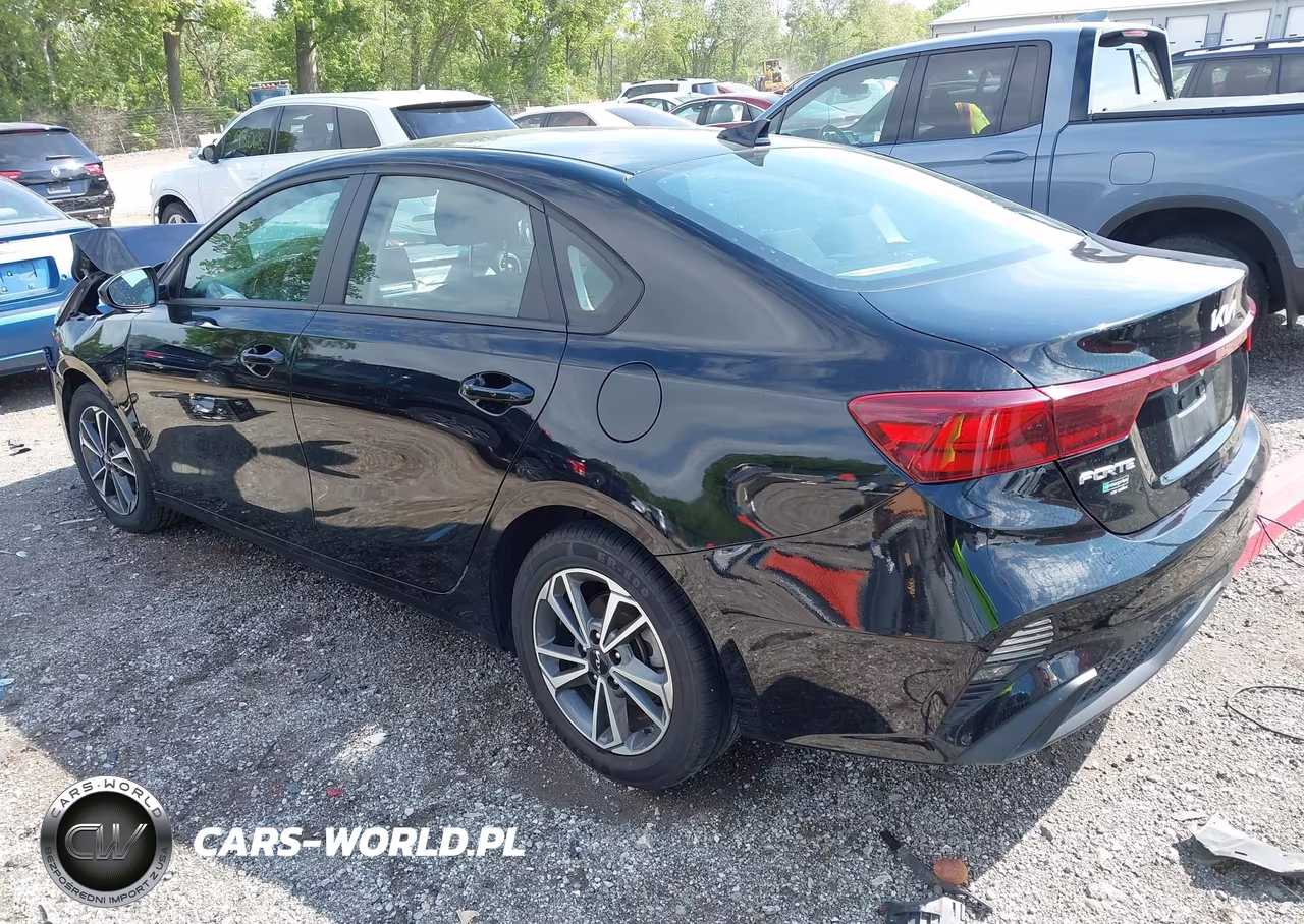2023 Kia Forte Lxs VIN:3KPF24AD0PE563225 - 3