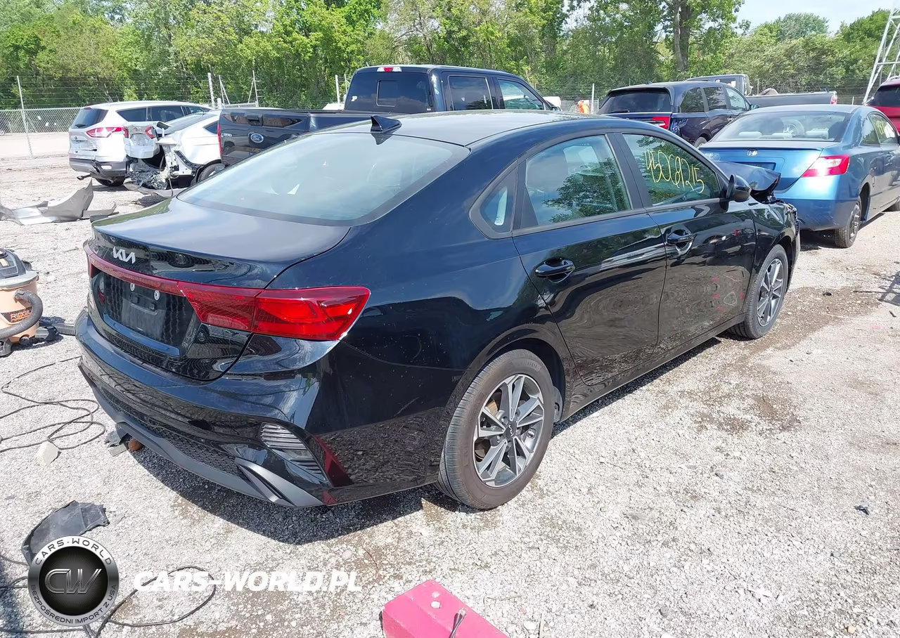 2023 Kia Forte Lxs VIN:3KPF24AD0PE563225 - 4