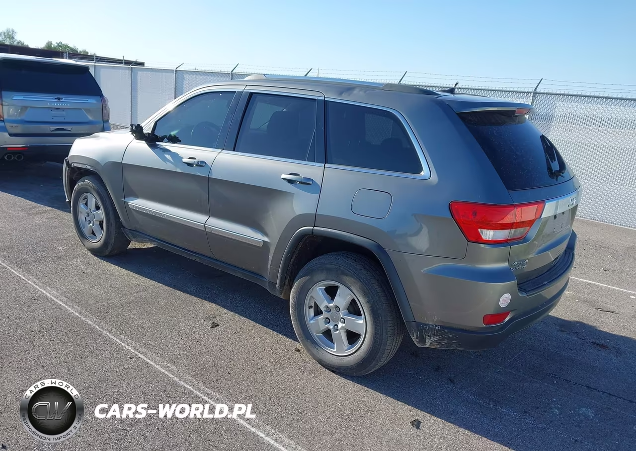 2013 Jeep Grand Cherokee Laredo VIN:1C4RJFAGXDC593986 - 3