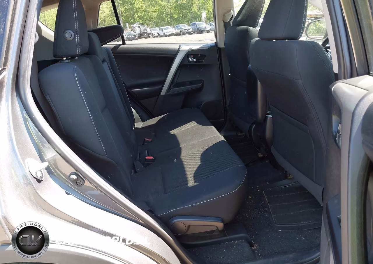 2018 Toyota Rav4 Xle VIN:2T3RFREV5JW810168 - 8