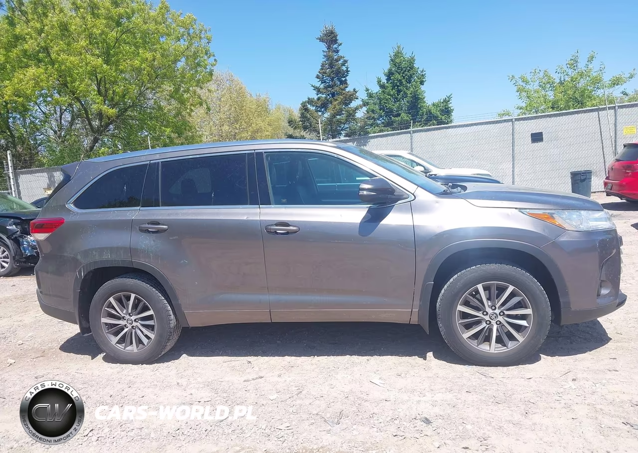 2018 Toyota Highlander Xle VIN:5TDJZRFH6JS523758 - 13