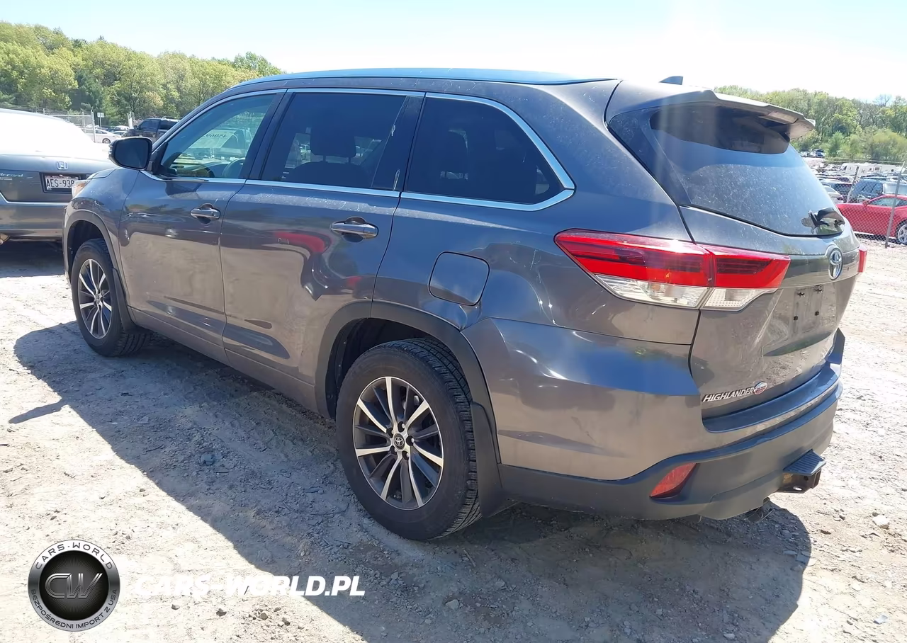 2018 Toyota Highlander Xle VIN:5TDJZRFH6JS523758 - 3
