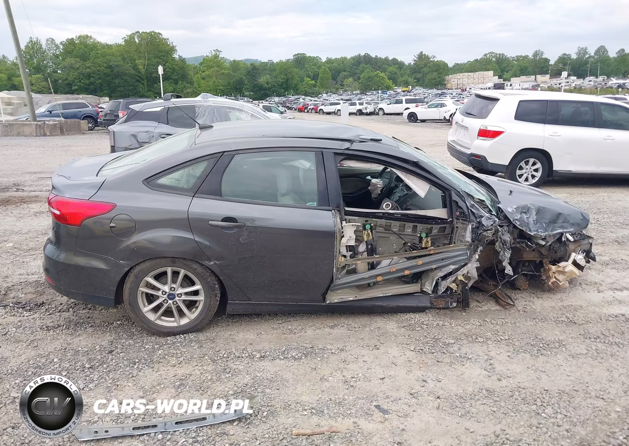2017 Ford Focus Se VIN:1FADP3F22HL227777 - 12