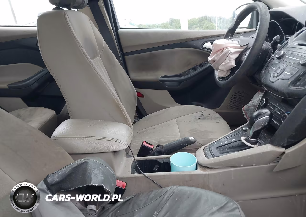 2017 Ford Focus Se VIN:1FADP3F22HL227777 - 5