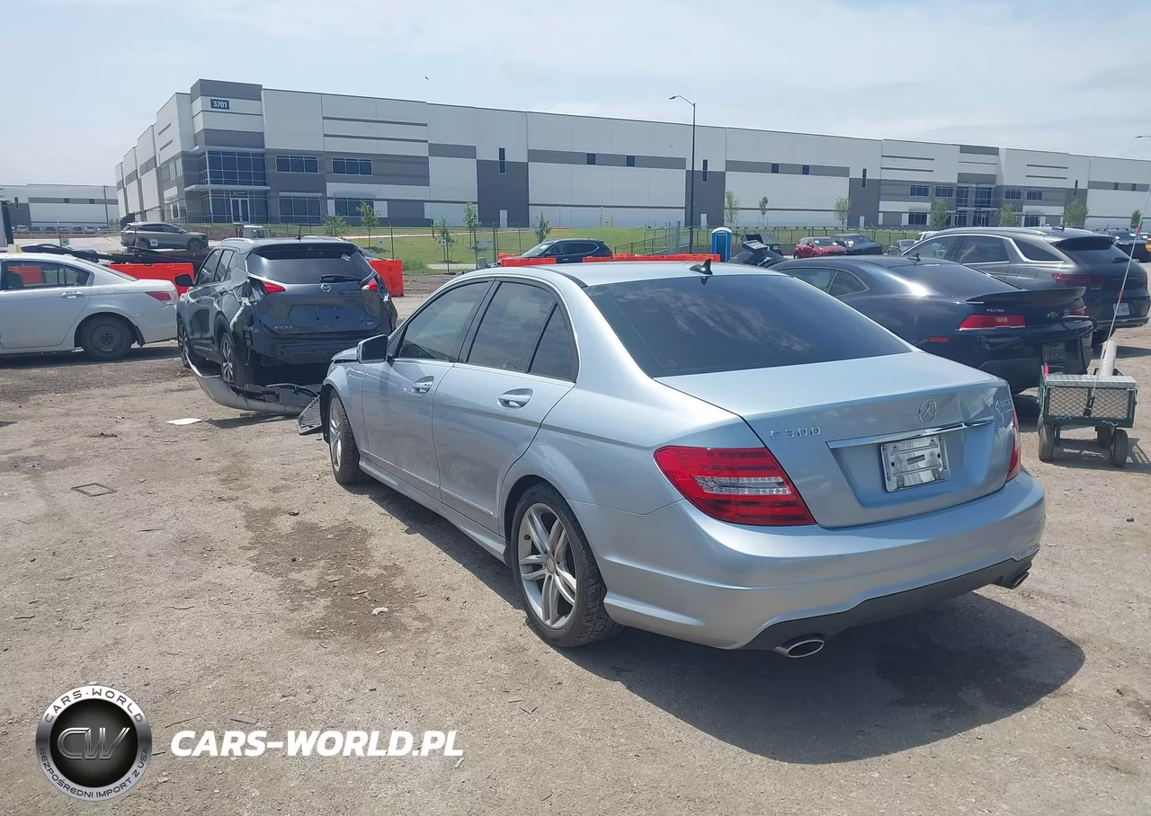 2014 Mercedes-Benz C 300 Sport 4Matic VIN:WDDGF8ABXER302531 - 3